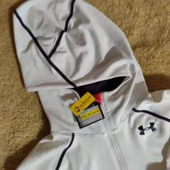 under armour フード付きトレーニングウエア　レディース