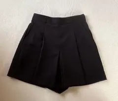 GU タックショートパンツ 黒 スカートパンツのサムネイル