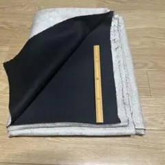 212昭和レトロ　黒の生地 約135cm x 100cm 裏側汚れ有り