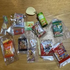 お菓子　ガチャガチャ　カプセルトイ