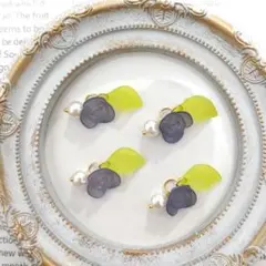 No42: アクリル薔薇フラワーチャーム＆コネクター　ブラックパープル