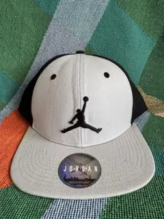 Jordan スナップバックキャップ グレー/ブラック