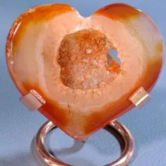 カーネリアン　ジオード　ハート　台座付き　天然石♬　no,2055