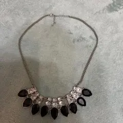 ビジュー風ネックレス 黒とクリア