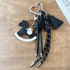 【期間限定❣️】 じゃらじゃらキーホルダー♥️ 馬モチーフ 黒 バッグチャーム 干支