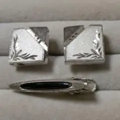 シルバー色カフスとネクタイピンセット