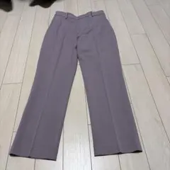 ギリギリ価格。ユニクロのくすみパープルのスマートアンクルパンツ