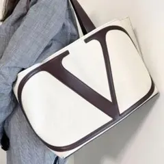 Valentino Garavani ヴァレンティノ　トートバッグのサムネイル
