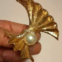 ブローチ パール調 ゴールド