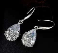 ティアドロップ型シルバー　フック ピアス