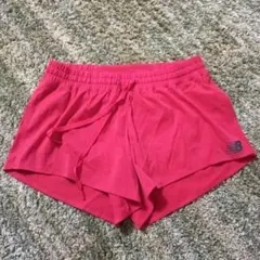 New Balance レッド ショートパンツ XS