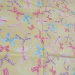 リボン柄の綿生地（イエロー）オックス　お気に入りシリーズ