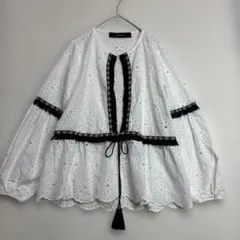 ザラベーシック　カットワーク刺繍ブラウス シアー タッセルリボン　花柄　羽織のサムネイル