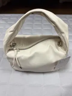 アイボリー 合成皮革 ショルダーバッグ