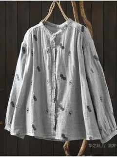 蝶の刺繍 グレー コットン長袖シャツ