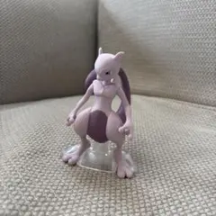 ミュウツーフィギュア（台座付き）