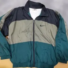 ナイロンジャケット グレー