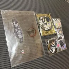 ☆新品　鬼滅の刃 柱合会議 アクリルスタンド 缶バッジ4枚　伊黒小芭内　⑧