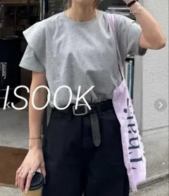 美品　ISOOK ラッフルショルダー　Tシャツ　グレーのサムネイル