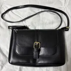 ブラックショルダーバッグ 合成皮革 フラップ付き