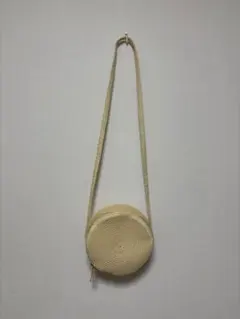 ベージュ円形ショルダーバッグ