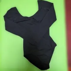 黒の長袖Vネックレオタード