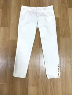 GUCCI グッチ　爽やかな白パンツ　美脚ライン