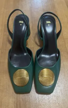 ZARA 新品未使用　ゴールドモチーフ ミュール グリーン 38のサムネイル