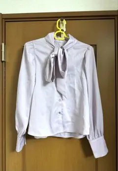 薄紫 リボン付き 長袖シャツ