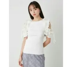 SNIDEL デザインフリルニットプルオーバー　WHT