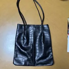 黒のクロコダイル風トートバッグ ブラック