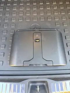 メルセデスベンツ 車内テーブルのサムネイル