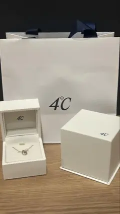 4℃ ネックレス シルバーカラー ストーン付き 箱・紙袋付