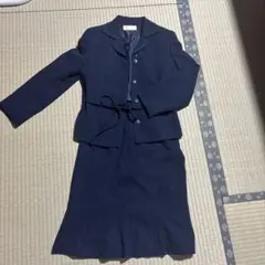 東京イギンの、上品な濃紺（ネイビー）セレモニーセットアップスーツです。