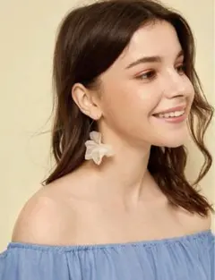 ⭐︎値下げ中ブライダルピアス　花　ホワイト×ゴールド