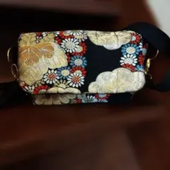 ハンドメイド 帯 リメイク ショルダーバッグ 黒 金彩 花柄 ポシェットのサムネイル