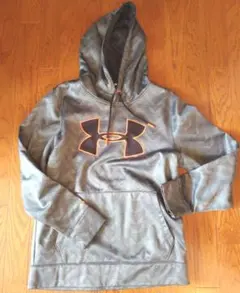 Under Armour フード付きパーカー グレー