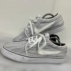 NIKE TOKI LOW スニーカー　ホワイト　25.5㎝　B 2964