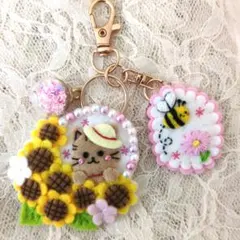 専用 ゆん様]チャーム ストラップ 刺繍 フェルト ハンドメイド - メルカリ