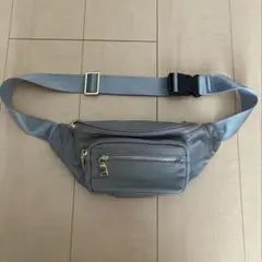 ウエストポーチ　ライトグレー