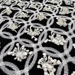 140 s7▼70×50▼コットンリネン刺繡生地▼リングフラワー柄　立体感　上品
