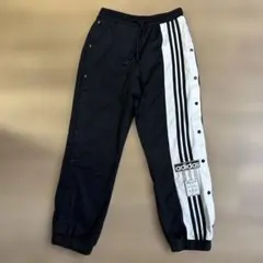 adidas ジョガーパンツ