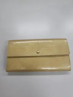 ルイヴィトン　モノグラム　ヴェルニ　ポルトフォイユサラ　ベージュ　財布