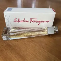 フェラガモ　香水　プールファム　オード　パルファム　イタリア製　箱付きのサムネイル