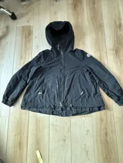 MONCLER フード付き黒ジャンパー