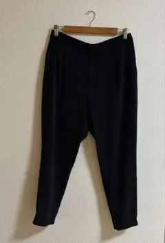 UNIQLOドレープリラックステーパードアンクルパンツMブラック