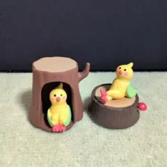 デコレ　コンコンブル　インコ、ほこら、切り株