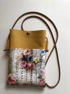 レザーサコッシュ　スマホショルダー（キャメル）