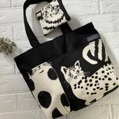 前ポケット付きトートバッグとミニポーチハンドメイド　2075可愛い大きなネコ柄