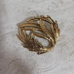 ゴールドカラー リーフ ブローチ